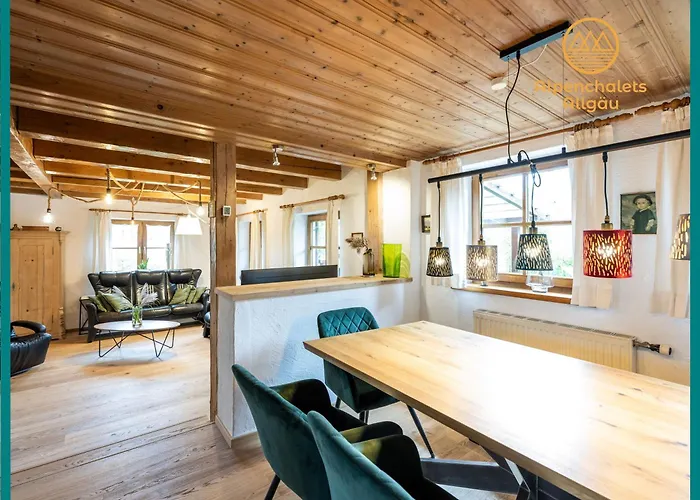 Gemuetliches Ferienhaus Mit Garten Kamin Und Eine Separate Ferienwohnung, Neu Renoviert